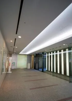京阪横浜ビルの外観