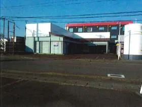 三条貸店舗ビルの外観