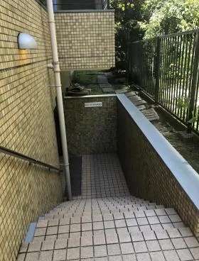 小塚ハイツビルの外観