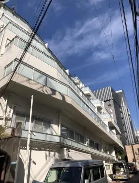 神宮ハイツビルの外観