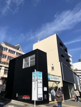 神宮ハイツビルの外観
