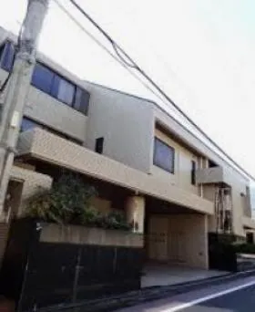 ロイヤルフラッツの外観