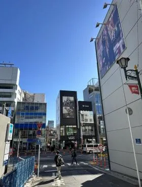 J6ビルの外観