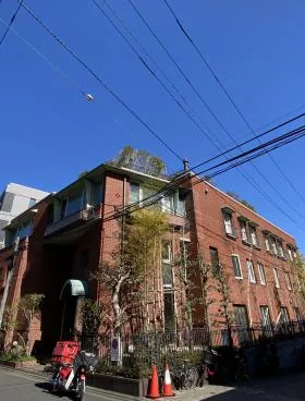 THKメンシンハウス花房山ビルの外観