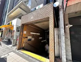 出入口7から地上に出て右に進む