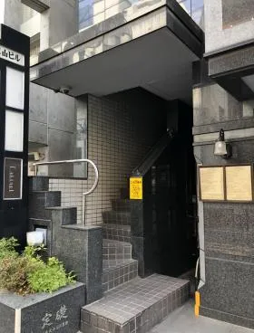 ナカミ東山ビルの外観