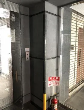 ナカミ東山ビルの外観