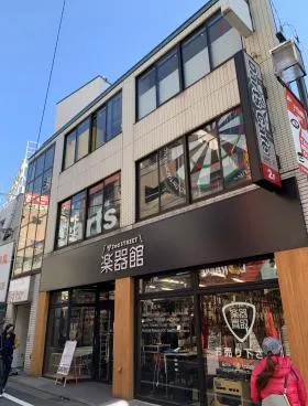 アイエスアイビルの外観