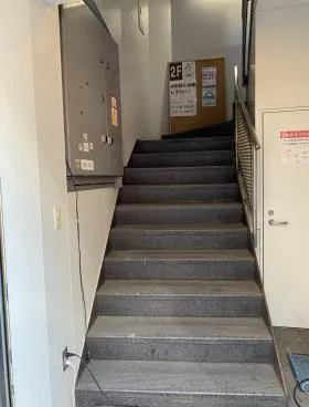 アイエスアイビルの外観