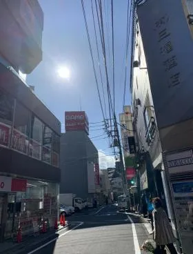 アイエスアイビルの外観