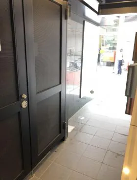 DB上野3ビルの外観