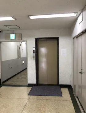 岩本町ビルの外観