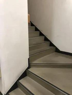 岩本町ビルの外観