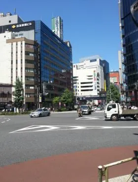 今朝ビルの外観