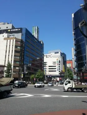 今朝ビルの外観