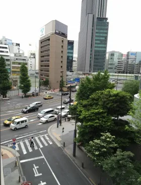 今朝ビルの外観
