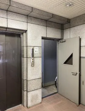 DⅡビルの外観