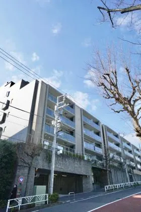 フレンシア外苑西1期ビルの外観