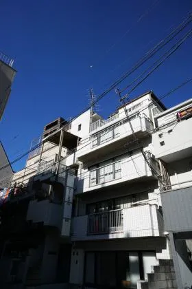 三信ビルの外観