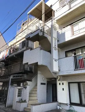 三信ビルの外観