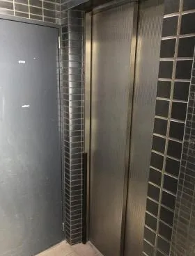 りとるふぉーれすとビルの外観