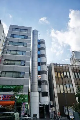 雷門ウスイビルの外観