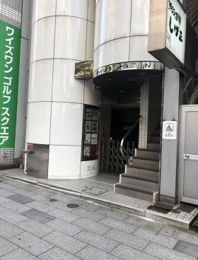 雷門ウスイビルの外観