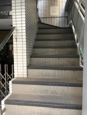 雷門ウスイビルの外観