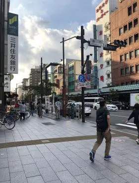 雷門ウスイビルの外観