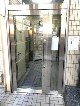 ラミアール鶯谷駅前ビルの外観