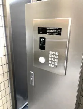 ラミアール鶯谷駅前ビルの外観