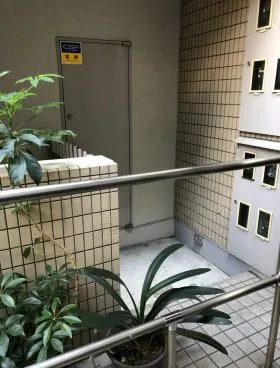 ラミアール鶯谷駅前ビルの外観