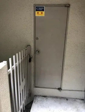 ラミアール鶯谷駅前ビルの外観