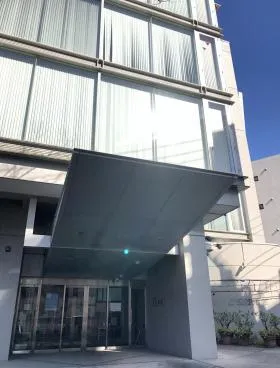 日仏会館ビルの外観