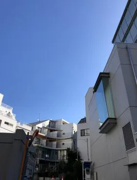 日仏会館ビルの外観