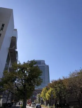 日仏会館ビルの外観