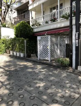 トランスバックビルの外観