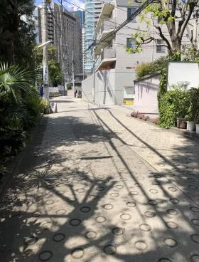 トランスバックビルの外観