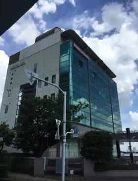 西本興産日の出ビルの外観