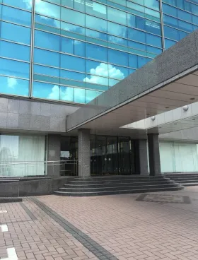 西本興産日の出ビルの外観