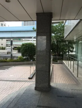 西本興産日の出ビルの外観