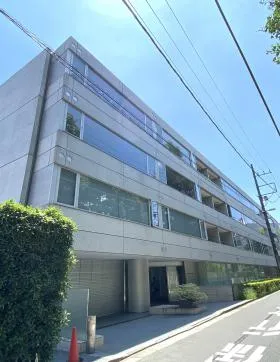 クエストコート原宿ビルの外観