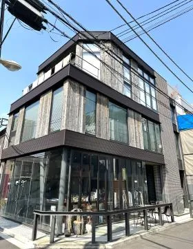 Stones Court表参道ビルの外観