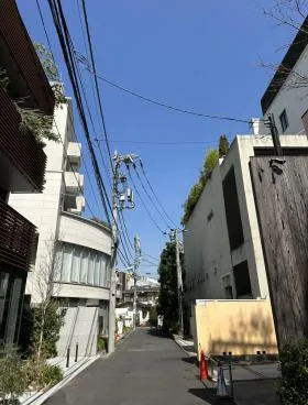 Stones Court表参道ビルの外観
