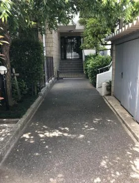 パールグリーン新宿ビルの外観