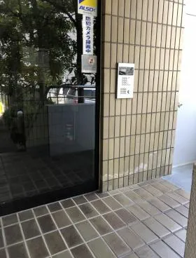 パールグリーン新宿ビルの外観