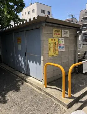 パールグリーン新宿ビルの外観