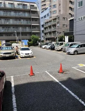 パールグリーン新宿ビルの外観