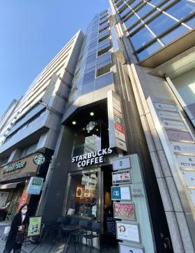 アクセス表参道ビルの外観