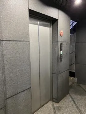 アクセス表参道ビルの外観
